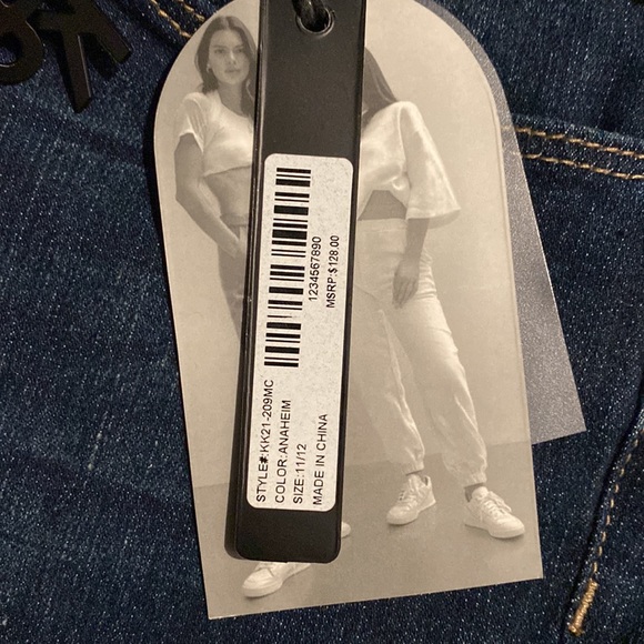 NWT Kendall & Kylie Kontent Mid Rise Crop Jeans - Picture 3 of 3